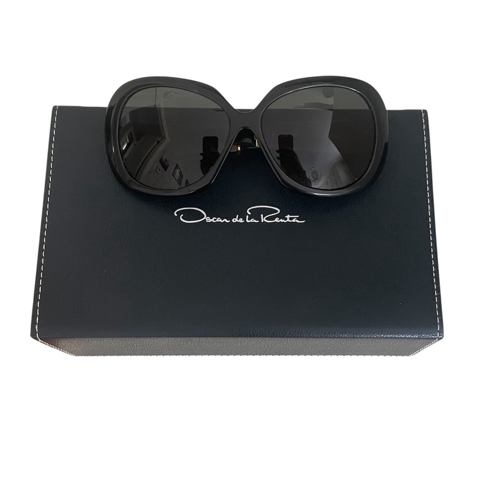 Oscar de la Renta Elegant Black Sunglasses